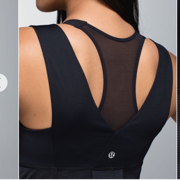 Lululemon- Hustle & Bustle Tank- B&W Palm fronds- Sz 10 - Picture 13 of 15